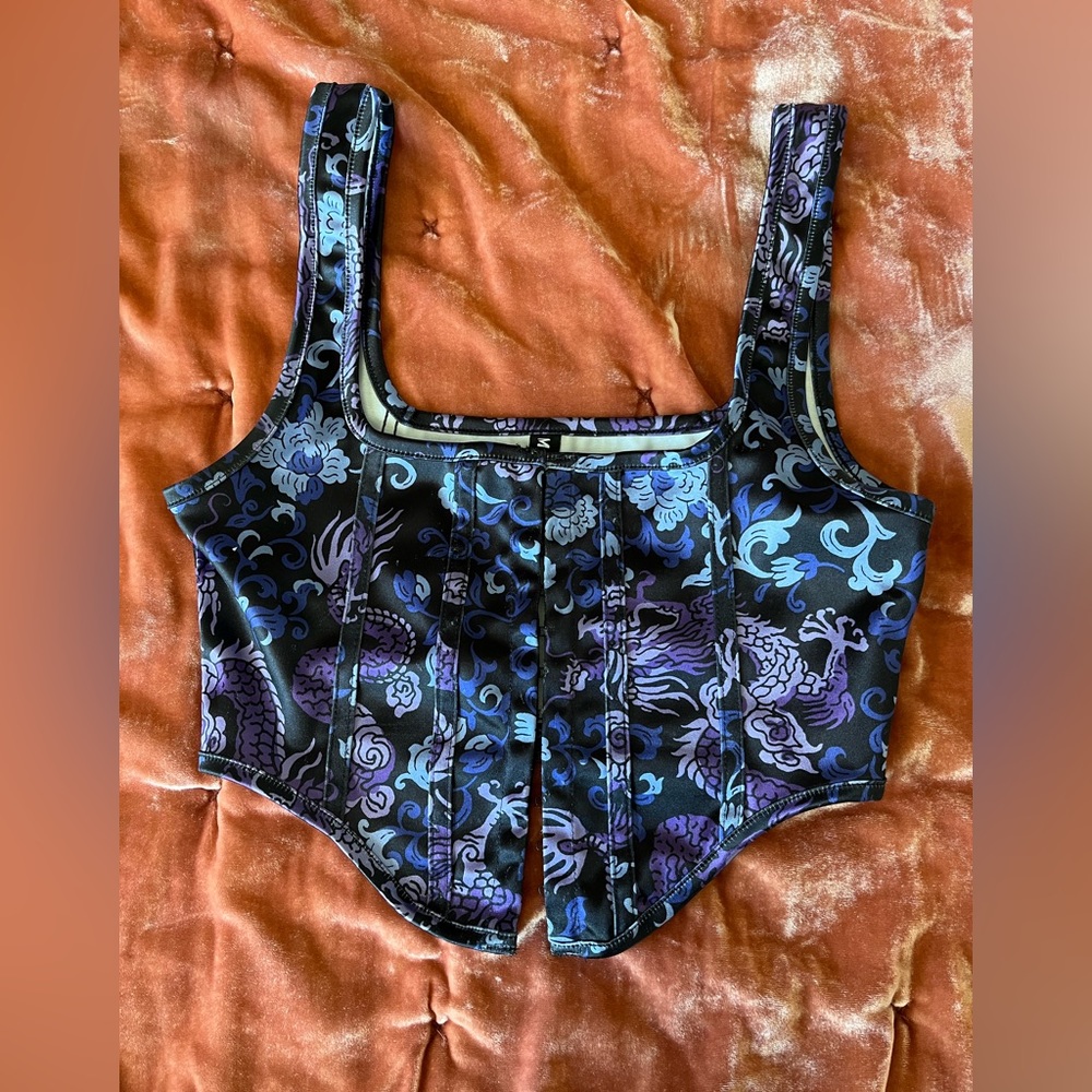 Motel corset going out top